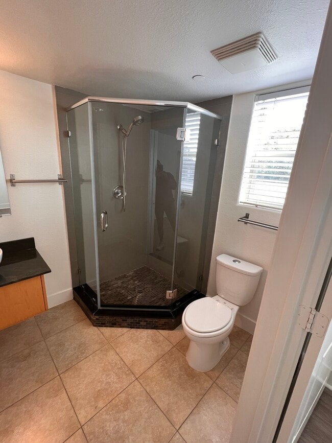 Building Photo - HST