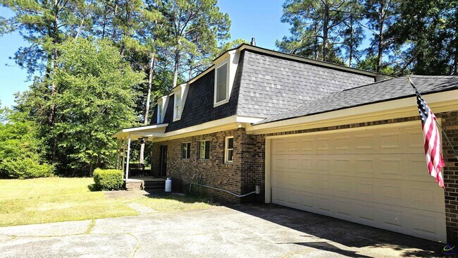 Building Photo - 201 Quail Run Dr