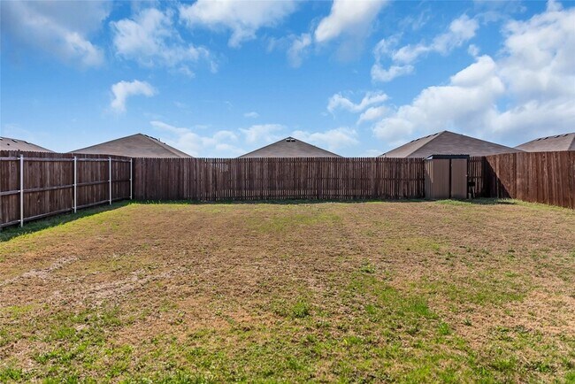 Building Photo - 1924 Willow Crk Rd