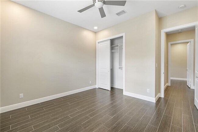 Building Photo - 11835 S Baypoint Cir