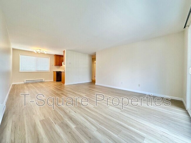 Building Photo - 325 5th Ave S