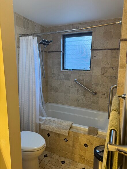 Building Photo - 14 Turtle Creek Dr