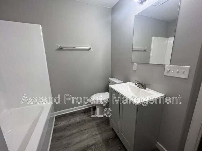 Building Photo - 3216 Gleason Dr