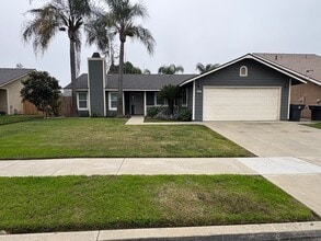 Building Photo - Charming home with Pool in Tulare Rent Ready!