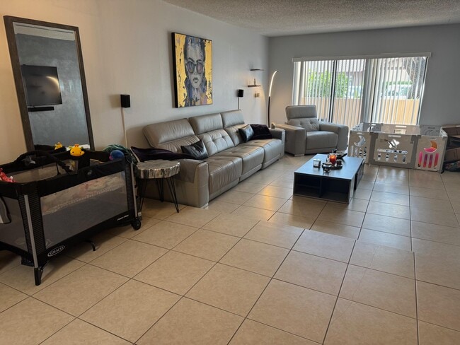 Building Photo - 4952 Sheridan St