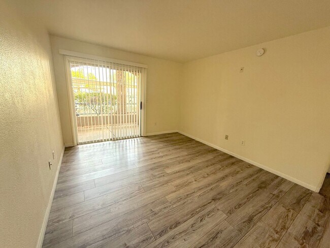 Building Photo - Spacious 1bed/1bath copndo on the 1st floor!