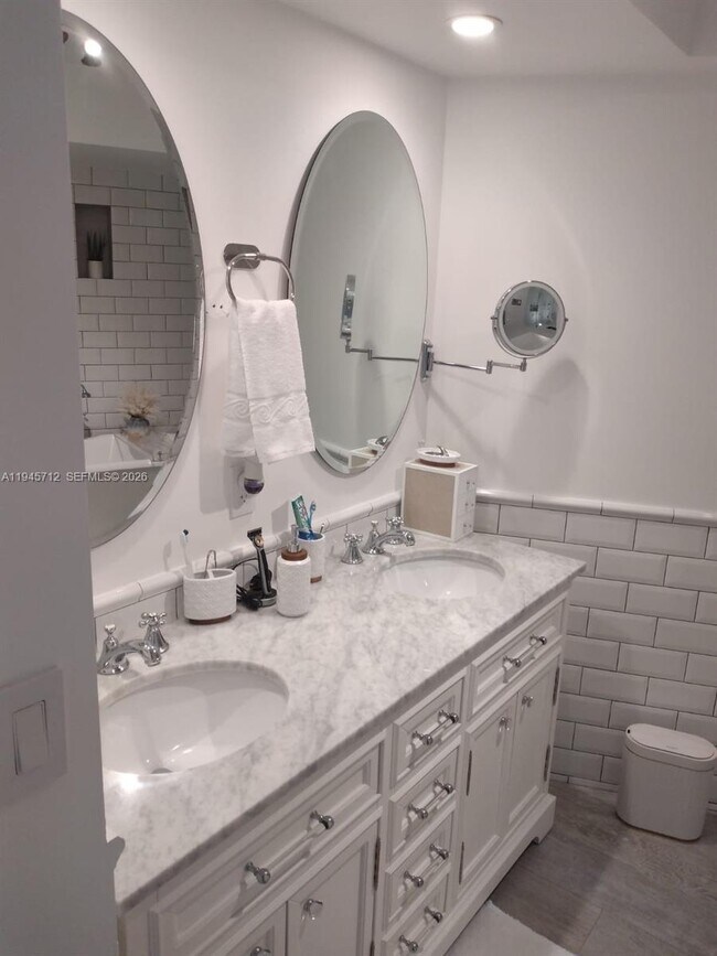 Building Photo - 1000 W Island Blvd