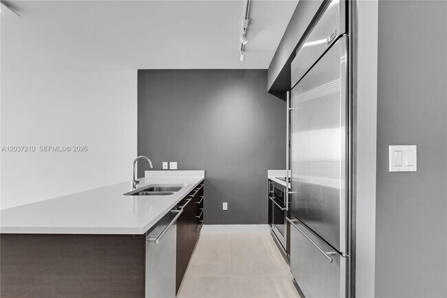 Building Photo - 500 Brickell Ave