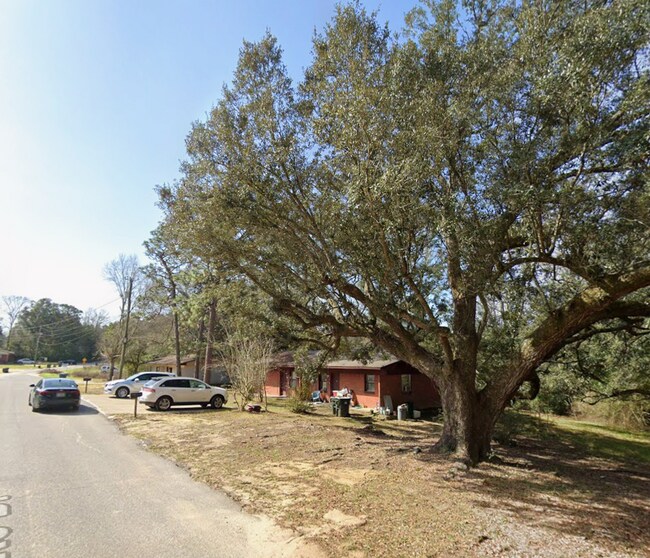 Building Photo - Lake Drive