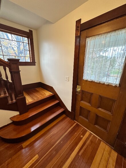 Building Photo - 31 Church St