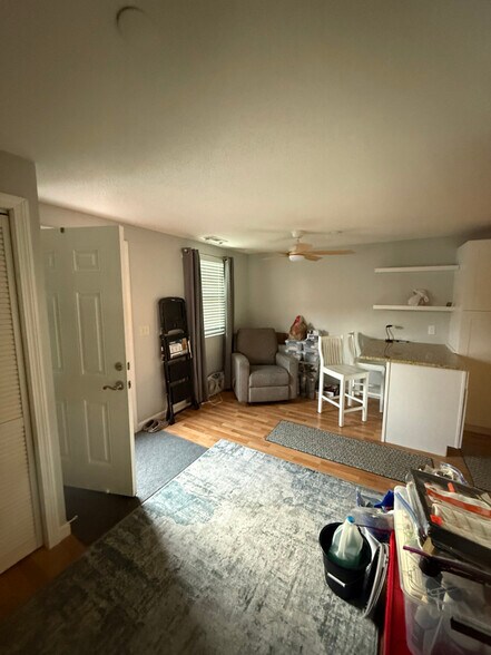 Building Photo - 105 Elmwood Dr