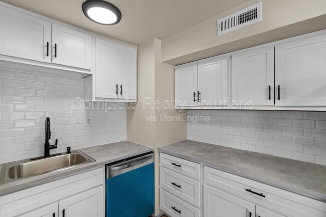 Building Photo - 1395 St Jean St