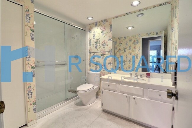 Building Photo - 401 100th Ave NE