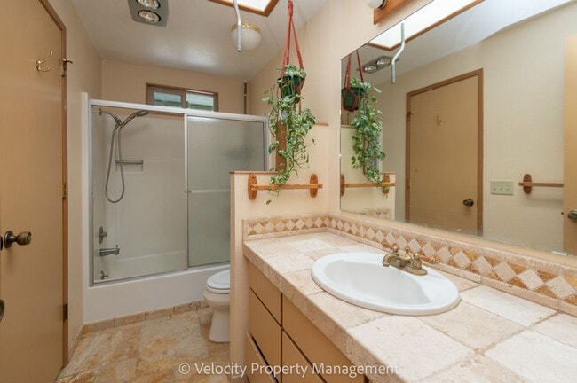 Building Photo - Beautiful home on a large half acre lot!