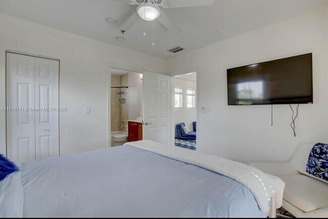 Building Photo - 601 NE 11th Ave