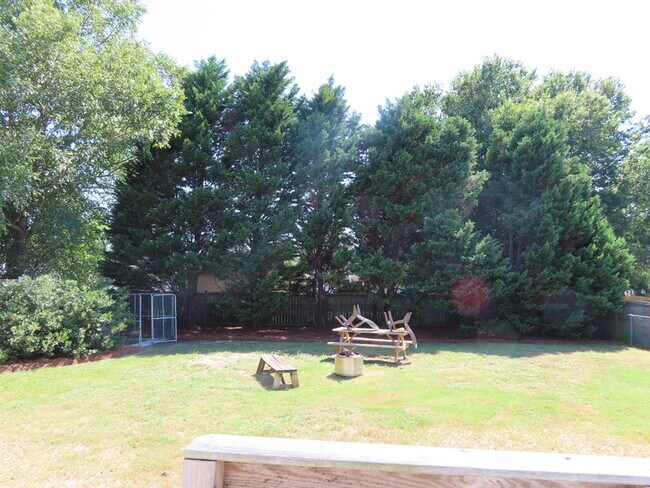 Building Photo - 231 Autumnview Ct