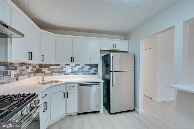 Building Photo - 64 Taylor Dr