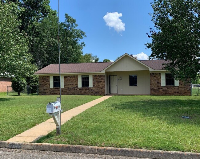 Building Photo - 2800 Nottingham Way