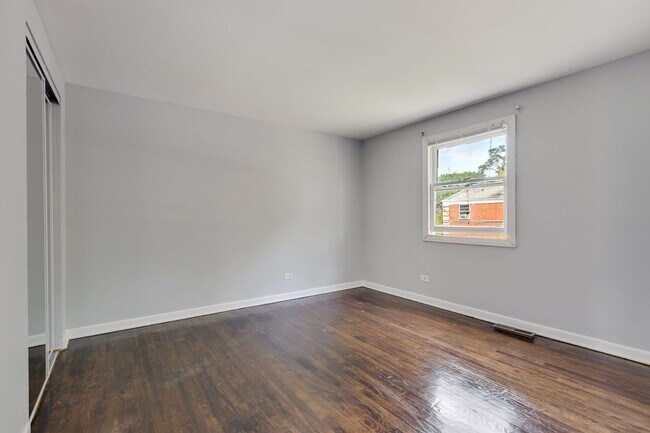 Building Photo - 843 McHenry Rd