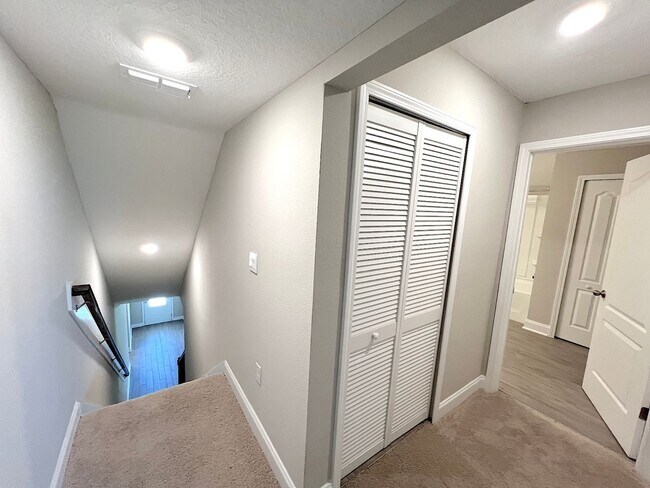Building Photo - GORGEOUS 5 Bed 4 Bath 3 Car Garage HOME w COMMUNITY POOL for RENT!