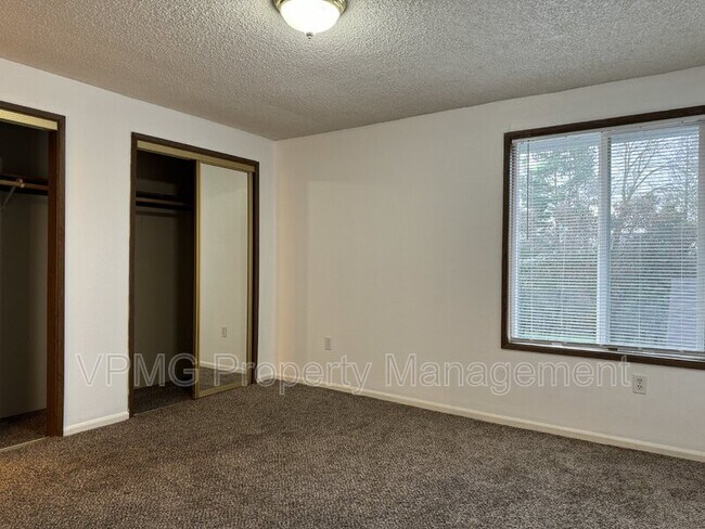 Building Photo - 5415 NE 34th St