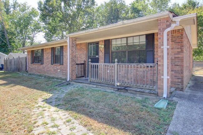 Building Photo - 554 Roselawn Dr