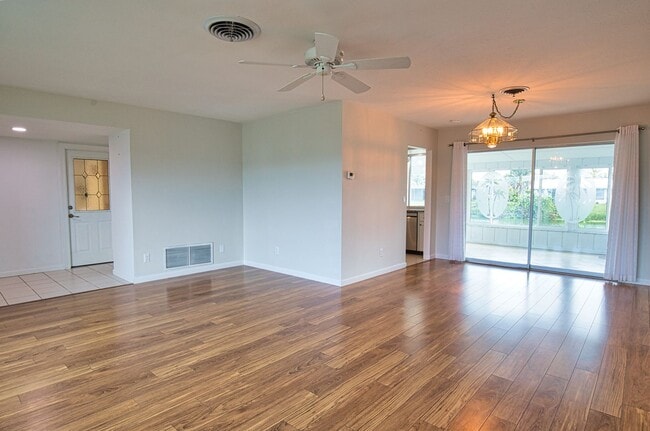 Building Photo - Annual Unfurnished 2 Bedroom 2 Bathroom Single Family Home in Venice Gardens with Water View!