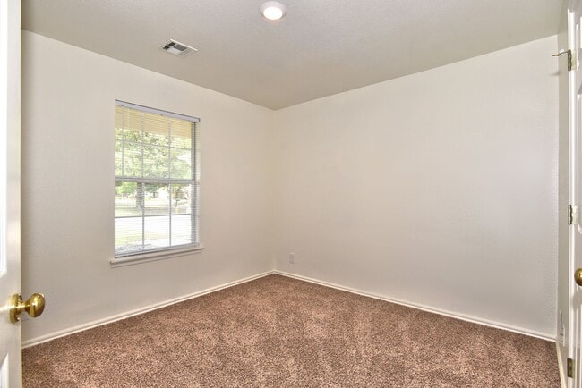 Building Photo - Welcome to your new home in Jenks!