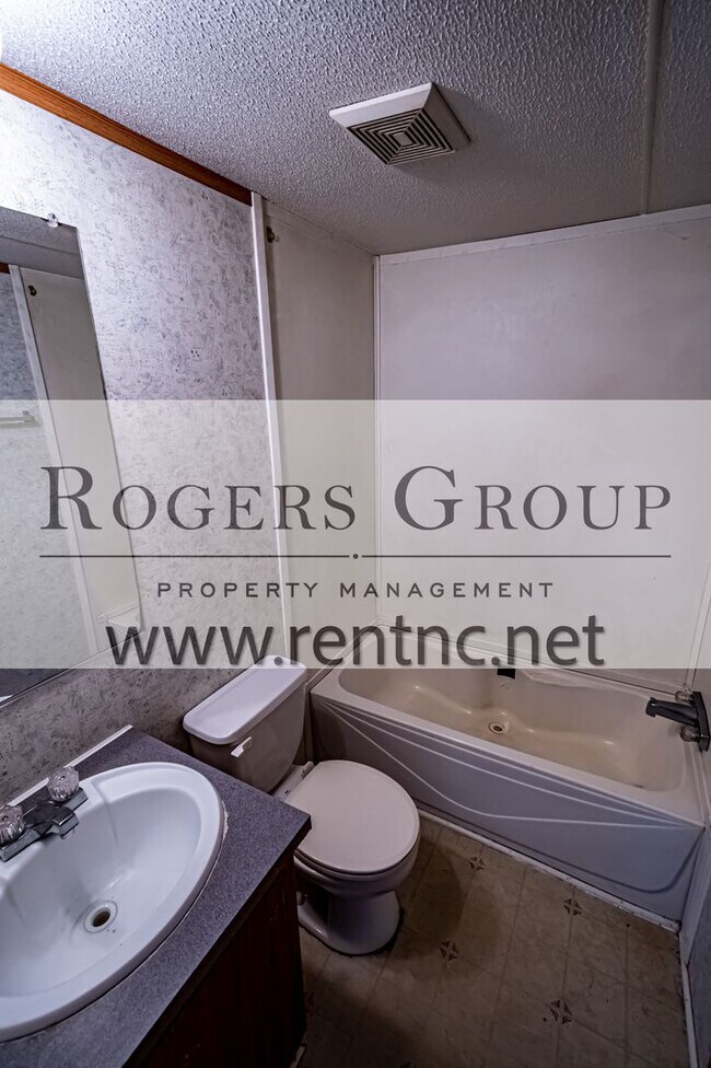 Building Photo - 105 Mark St