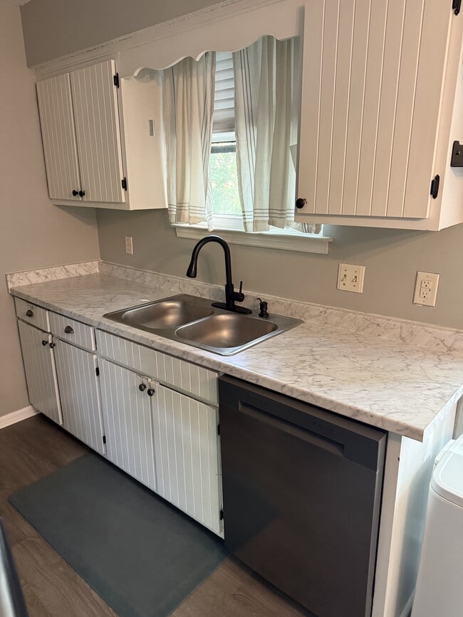 Building Photo - 1413 Quail Run