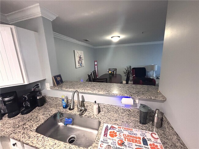 Building Photo - 833 Old Greenville Hwy