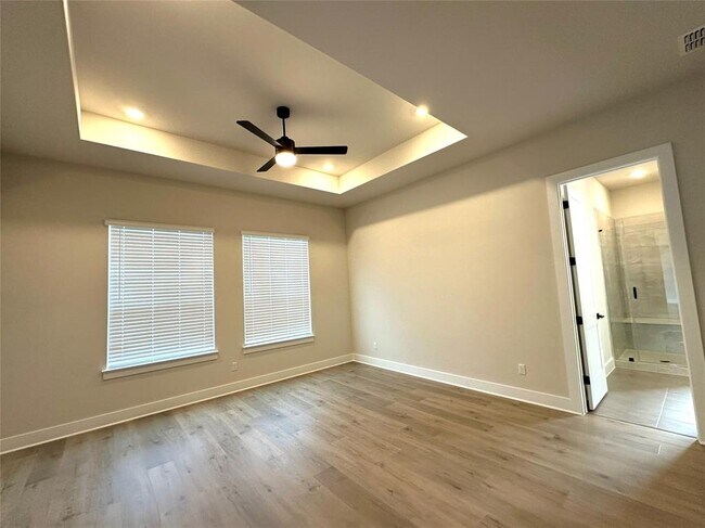 Building Photo - 305 E Luna Blue Ln