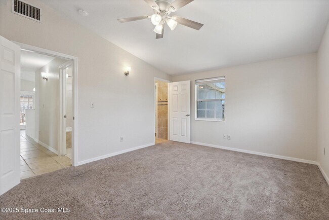 Building Photo - 925 Abeto St NE