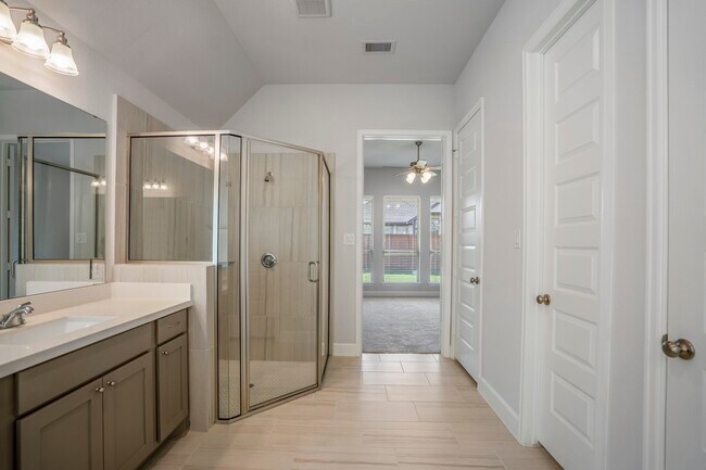 Building Photo - 7845 Charter Hill Dr