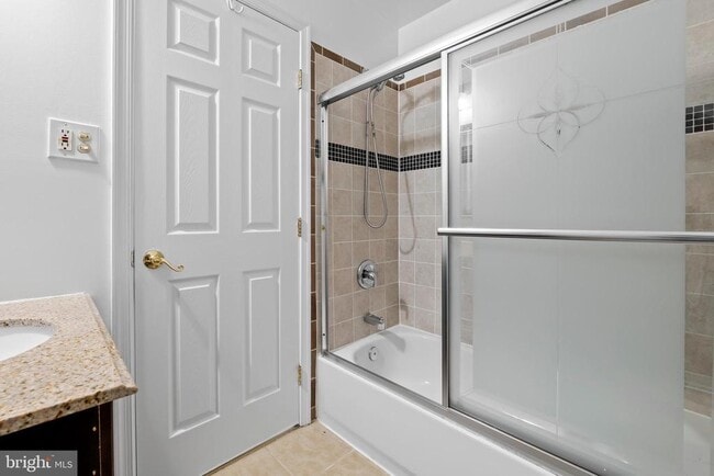 Building Photo - 10422 Floral Dr