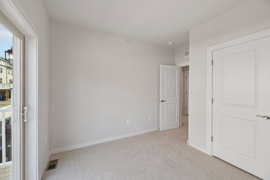 Building Photo - 1059 Inferno Ter SE