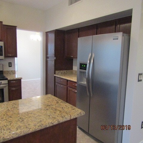 Building Photo - Gorgeous home with upgrades and move in ready