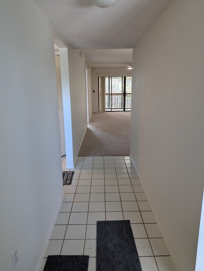 Front Hall Entrance - 515 30th Ave W