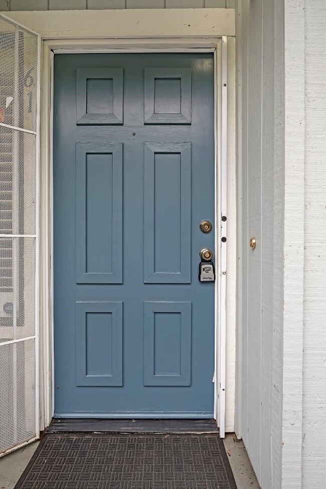 Building Photo - 165 Oddstad Dr