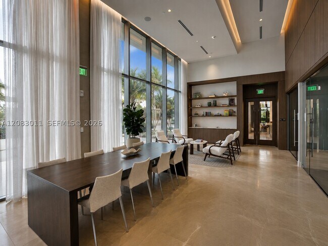 Building Photo - 2411 Laguna Cir