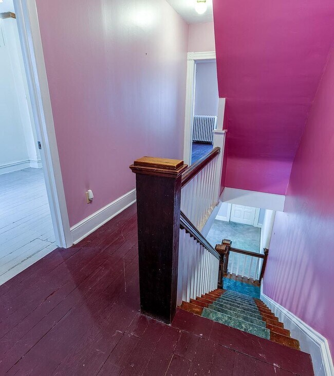 Building Photo - 524 Howard Ave