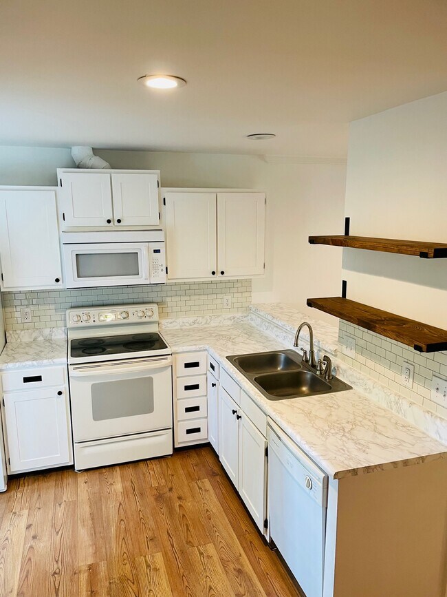 Building Photo - 122 Winners Cir