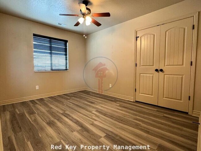 Building Photo - 770 N Single Family Home