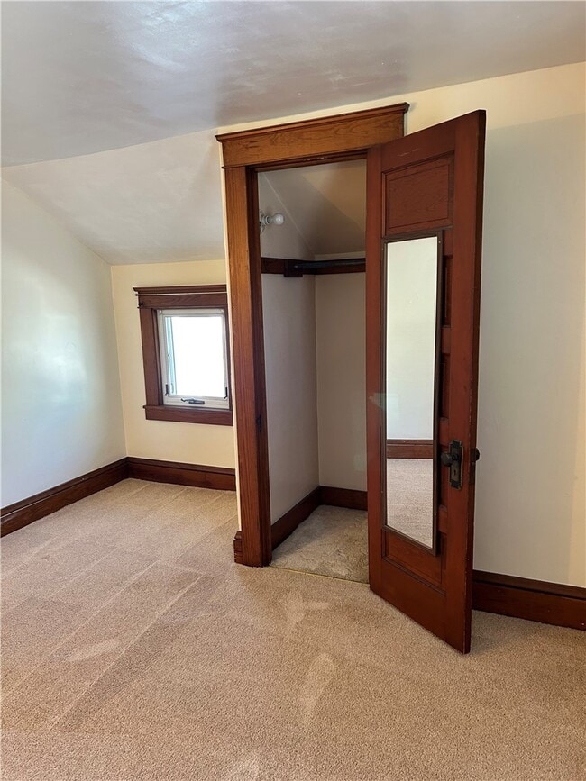 Building Photo - 970 Scio St