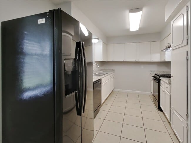 Building Photo - 5503 Jumada Cir