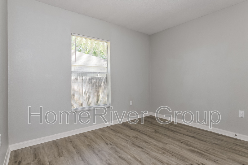 Building Photo - 701 Caracara Ct