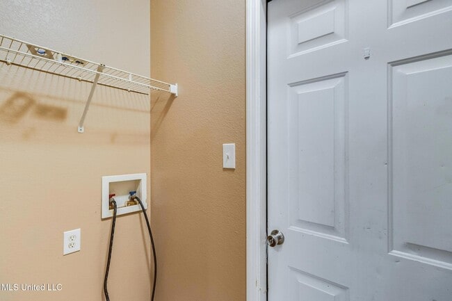 Building Photo - 6085 W Bolivar St