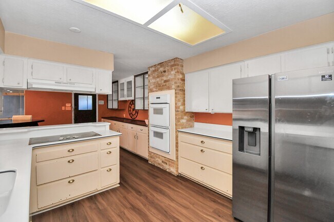 Building Photo - 2510 Hilton Head Dr