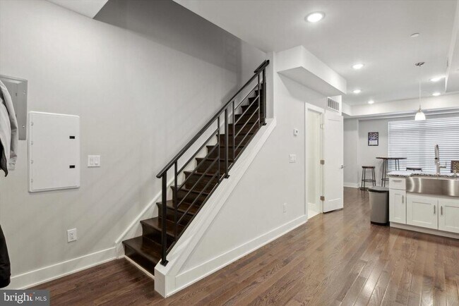 Building Photo - 818 N 16th St