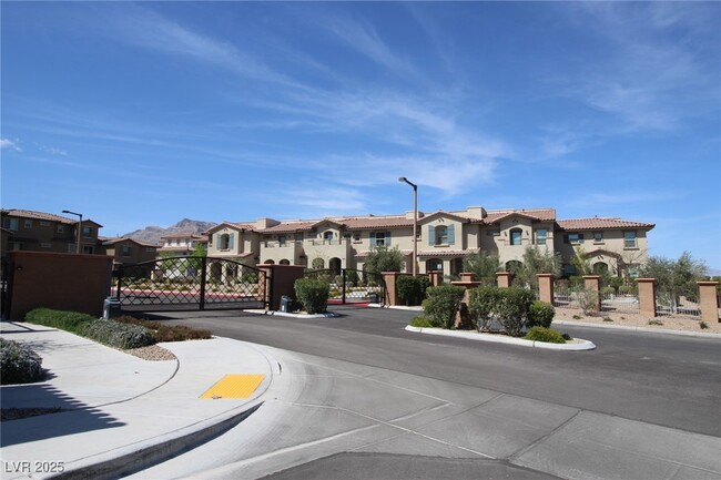 Building Photo - 13 Alamere Falls Dr